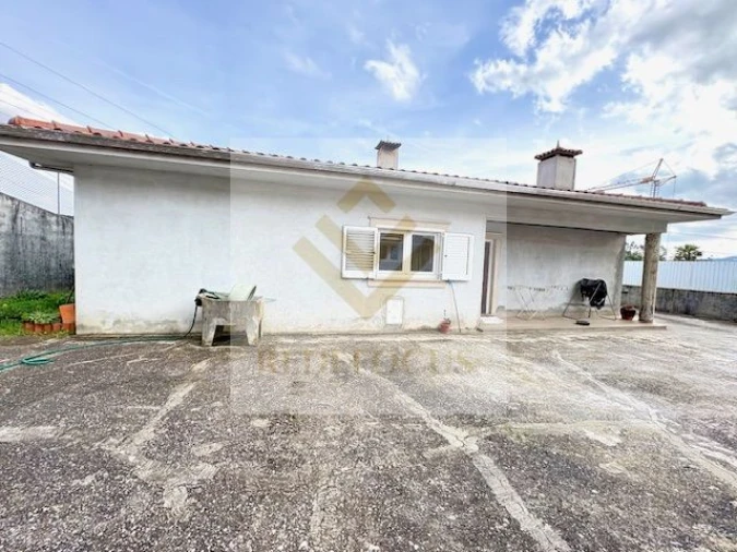 Moradia T4 para Venda em Sanguedo Foto 29