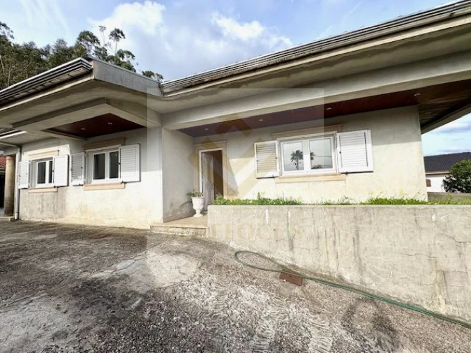 Moradia T4 para Venda em Sanguedo Foto 2