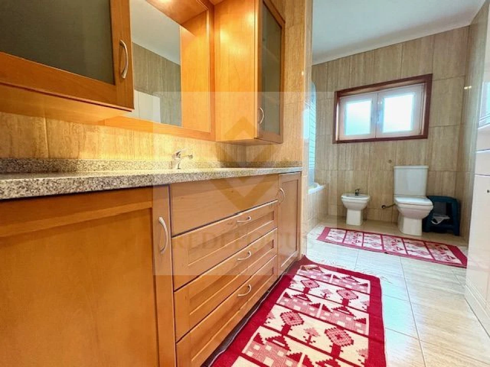 Moradia T4 para Venda em Sanguedo Foto 17