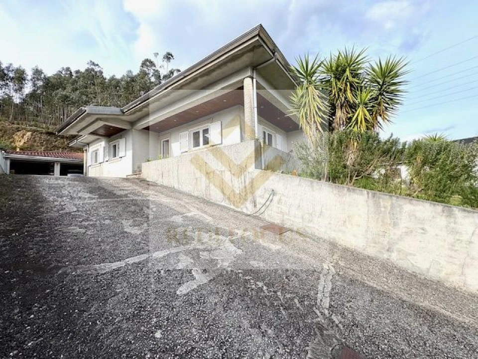 Moradia T4 para Venda em Sanguedo Foto 1