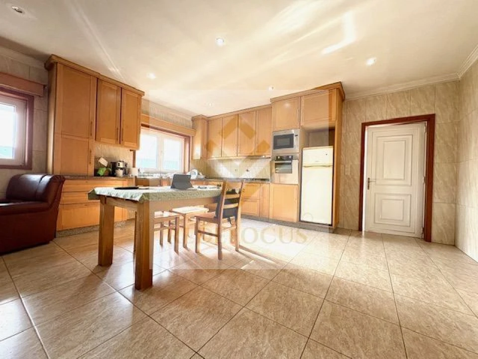 Moradia T4 para Venda em Sanguedo Foto 11