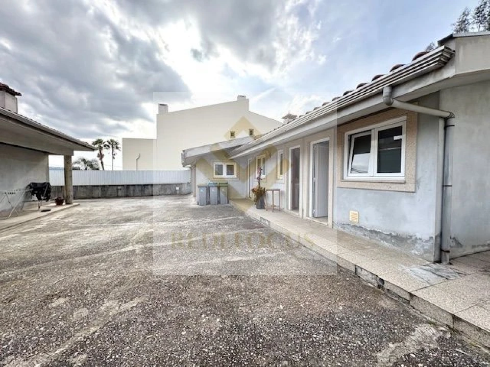 Moradia T4 para Venda em Sanguedo Foto 25