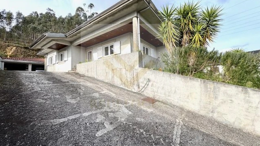 Moradia T4 para Venda em Sanguedo
