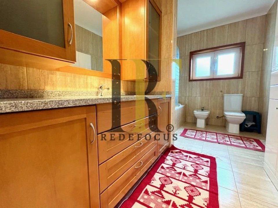 Moradia T4 para Venda em Sanguedo Foto 17