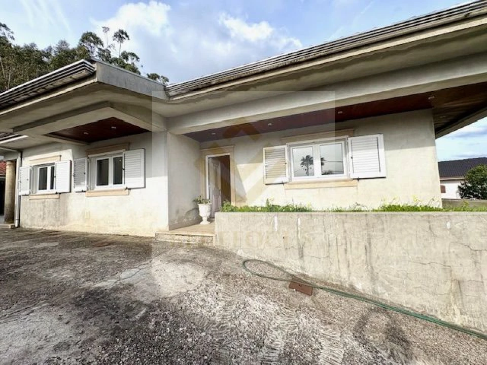 Moradia T4 para Venda em Sanguedo Foto 2