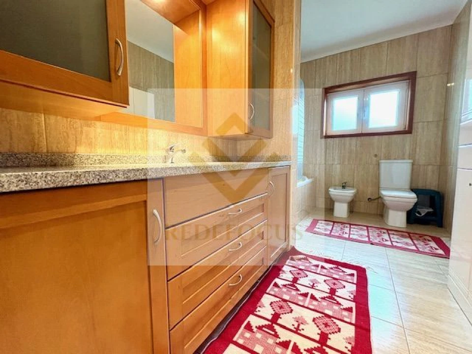 Moradia T4 para Venda em Sanguedo Foto 17