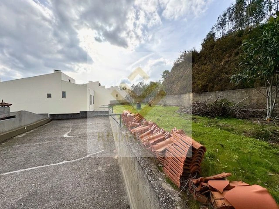 Moradia T4 para Venda em Sanguedo Foto 32