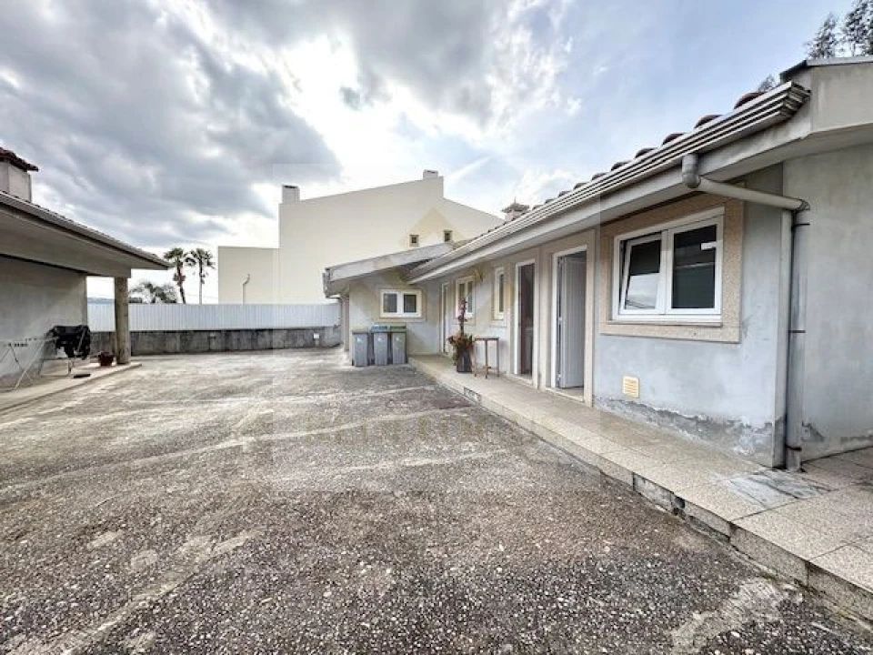 Moradia T4 para Venda em Sanguedo Foto 25