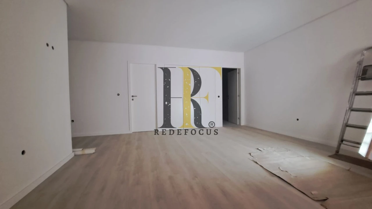 Apartamento T1 para Venda em Junqueira Foto 6