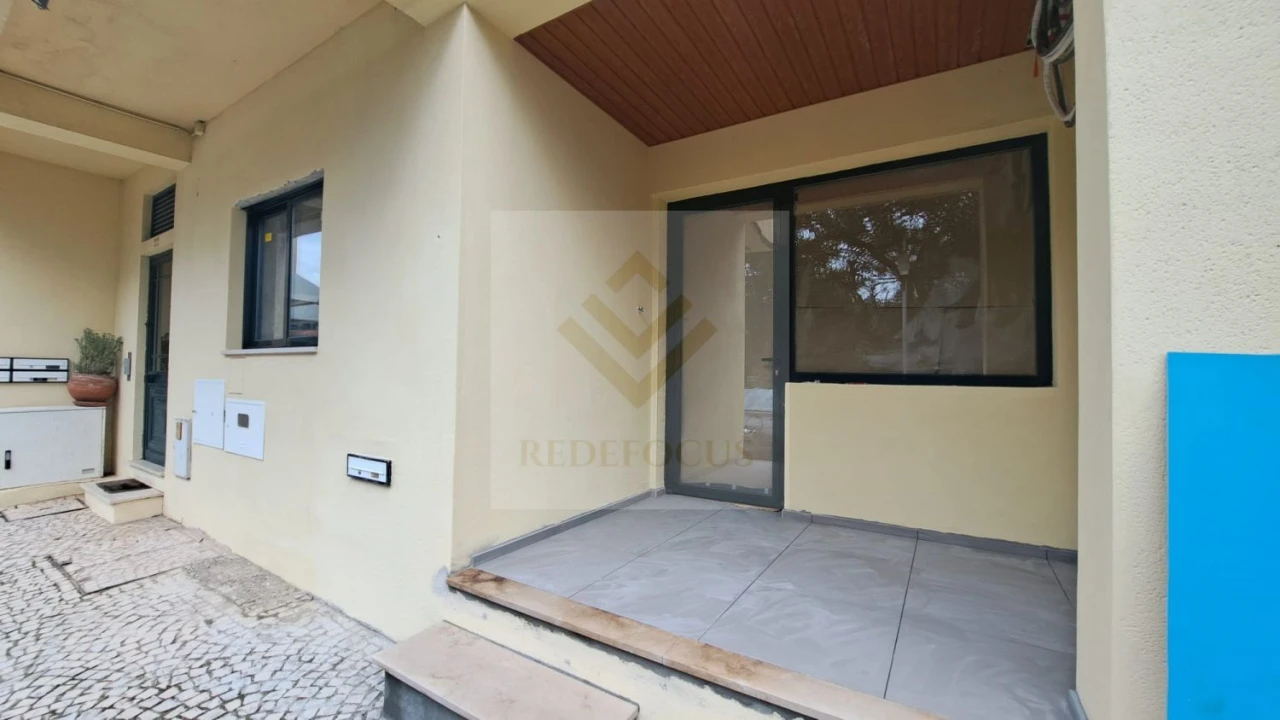 Apartamento T1 para Venda em Junqueira Foto 1