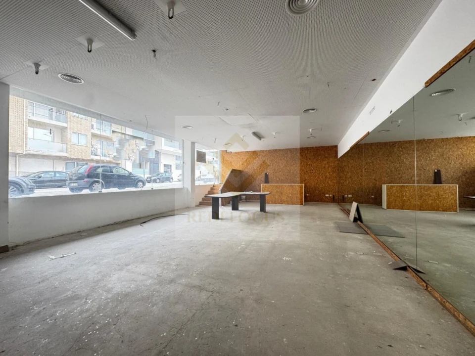 Loja para Venda em Santa Maria da Feira, Travanca, Sanfins e Espargo Foto 1