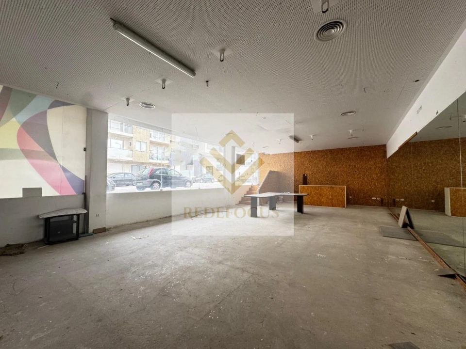 Loja para Venda em Santa Maria da Feira, Travanca, Sanfins e Espargo Foto 2