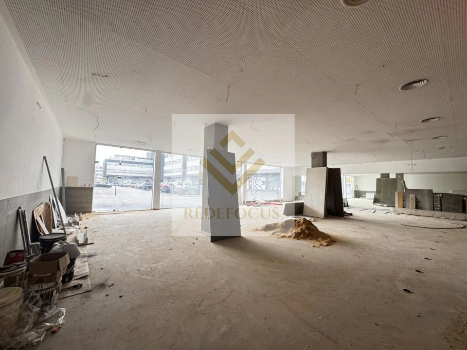 Loja para Venda em Santa Maria da Feira, Travanca, Sanfins e Espargo Foto 13