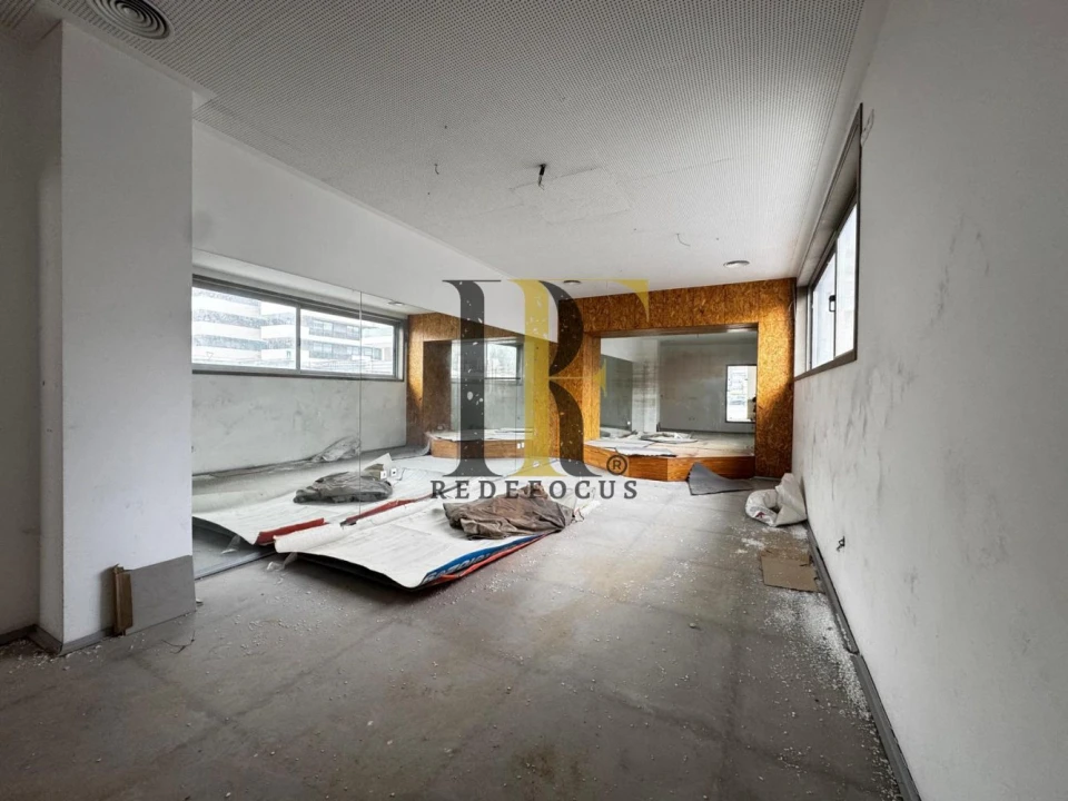 Loja para Venda em Santa Maria da Feira, Travanca, Sanfins e Espargo Foto 9