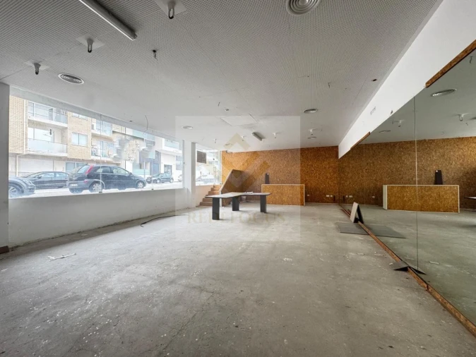 Loja para Venda em Santa Maria da Feira, Travanca, Sanfins e Espargo Foto 1