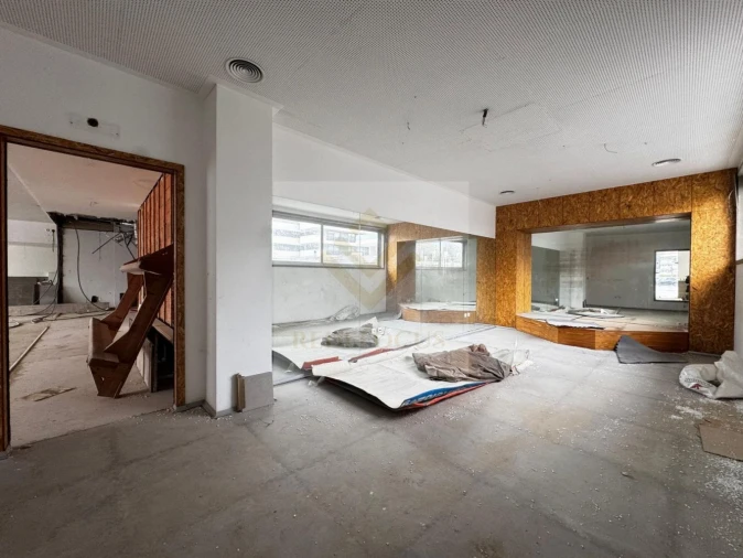 Loja para Venda em Santa Maria da Feira, Travanca, Sanfins e Espargo Foto 11