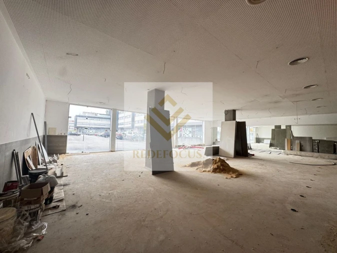 Loja para Venda em Santa Maria da Feira, Travanca, Sanfins e Espargo Foto 13