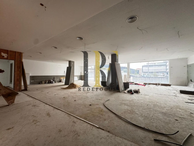 Loja para Venda em Santa Maria da Feira, Travanca, Sanfins e Espargo Foto 4