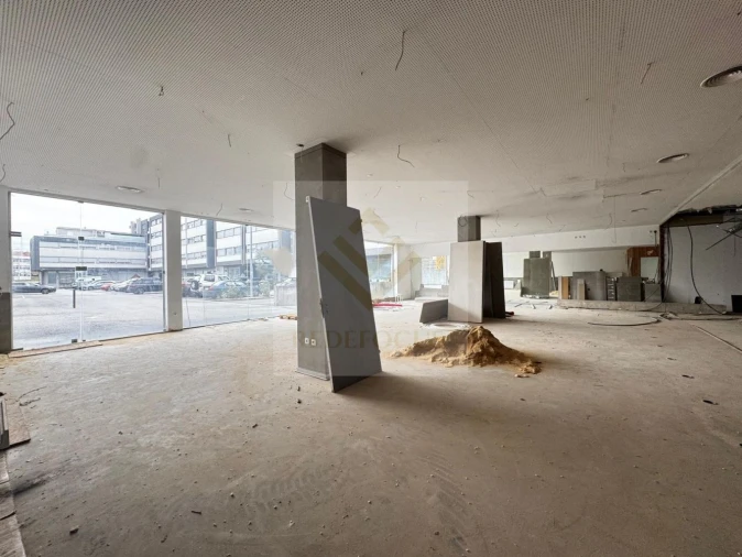 Loja para Venda em Santa Maria da Feira, Travanca, Sanfins e Espargo Foto 14