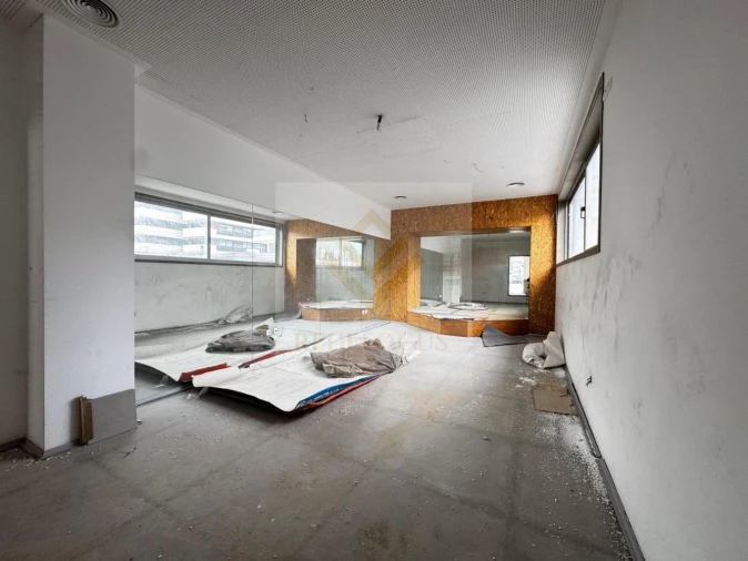 Loja para Venda em Santa Maria da Feira, Travanca, Sanfins e Espargo Foto 9