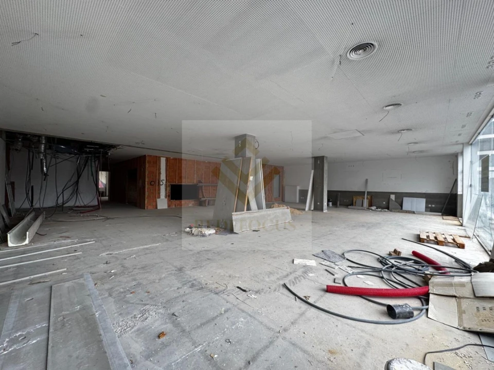 Loja para Venda em Santa Maria da Feira, Travanca, Sanfins e Espargo Foto 7