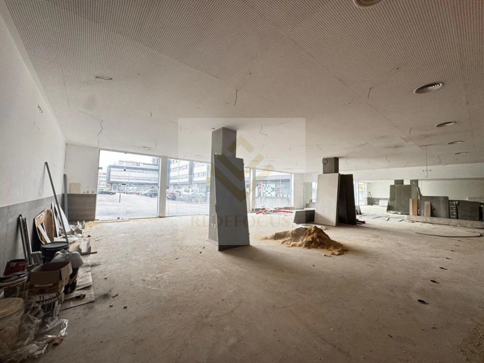 Loja para Venda em Santa Maria da Feira, Travanca, Sanfins e Espargo Foto 13