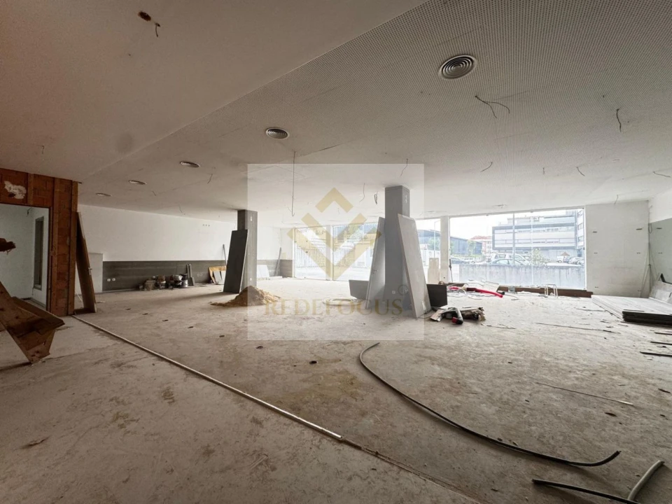 Loja para Venda em Santa Maria da Feira, Travanca, Sanfins e Espargo Foto 4