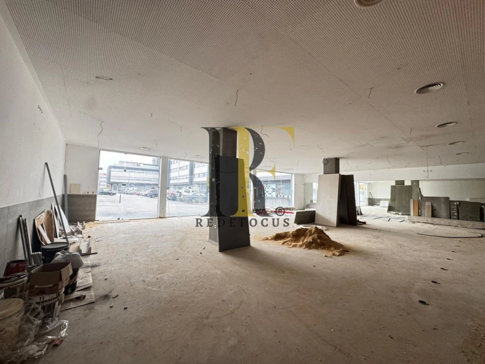 Loja para Venda em Santa Maria da Feira, Travanca, Sanfins e Espargo Foto 13