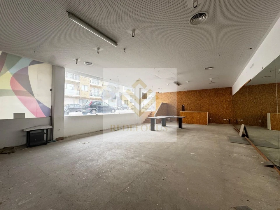 Loja para Venda em Santa Maria da Feira, Travanca, Sanfins e Espargo Foto 2