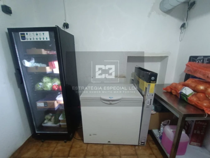 Loja para Arrendamento em Santa Maria Maior Foto 7