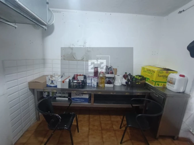 Loja para Arrendamento em Santa Maria Maior Foto 9