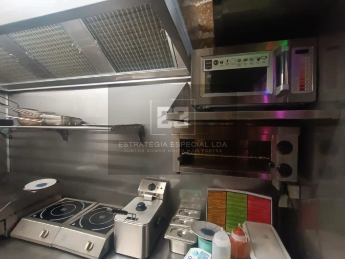 Loja para Arrendamento em Santa Maria Maior Foto 2