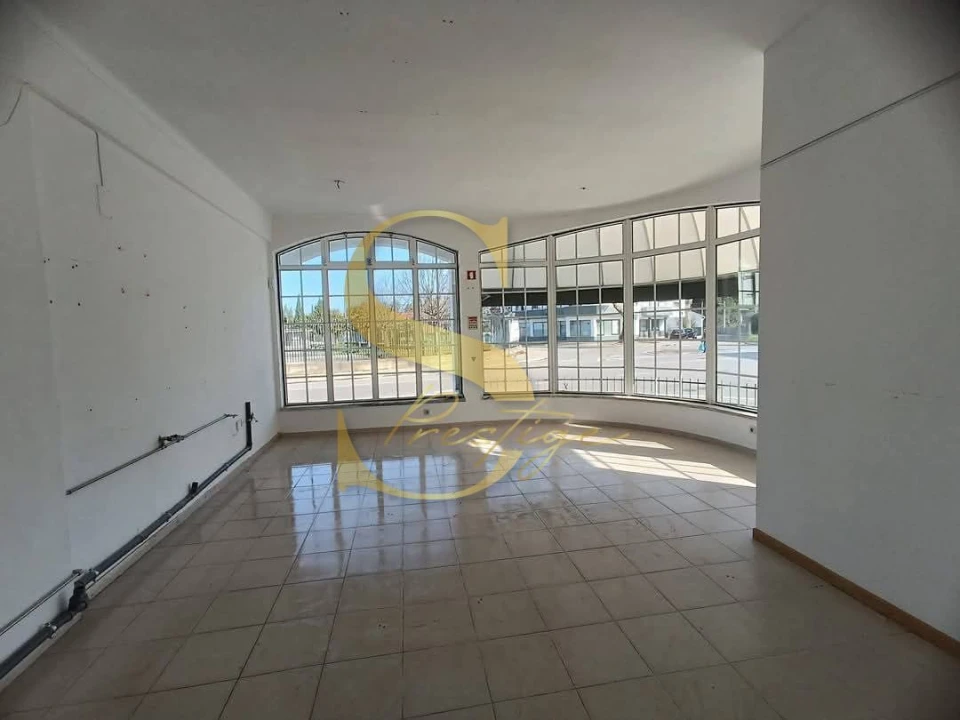 Loja para Arrendamento em Marinha Grande Foto 1