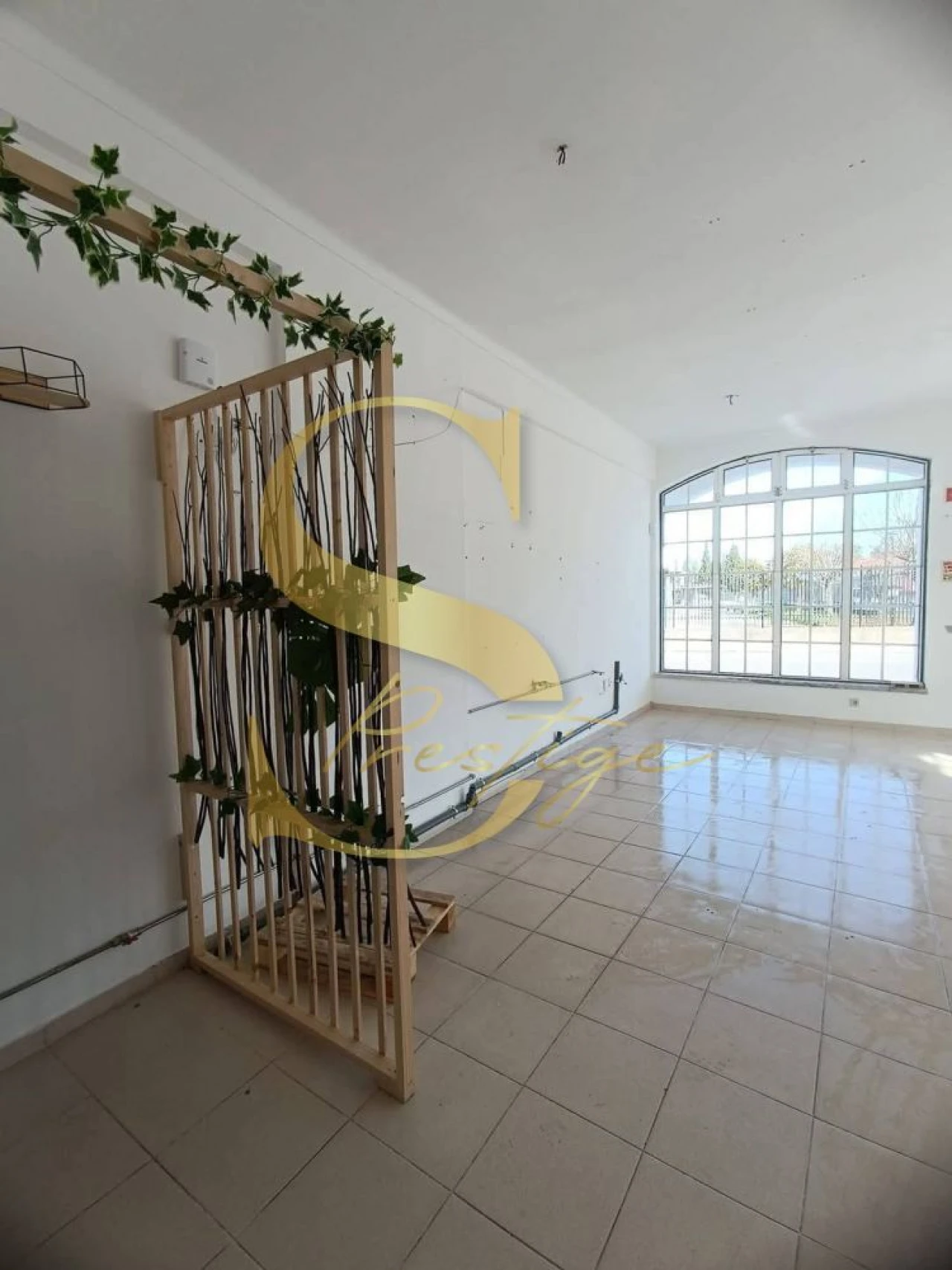 Loja para Arrendamento em Marinha Grande Foto 2