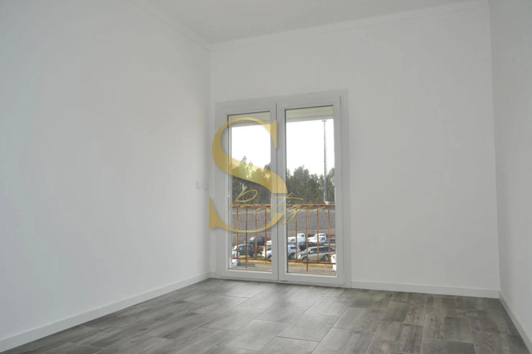 Apartamento T3 para Venda em Meirinhas Foto 3