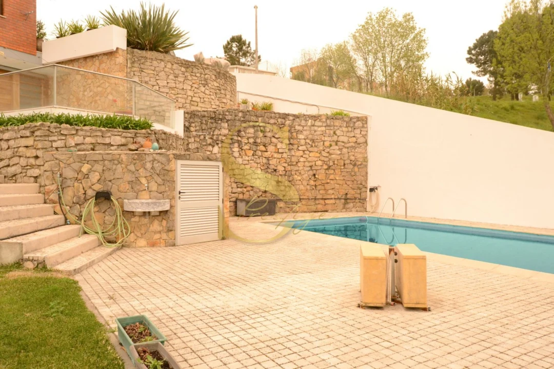 Moradia T4 para Venda em Leiria, Pousos, Barreira e Cortes Foto 4