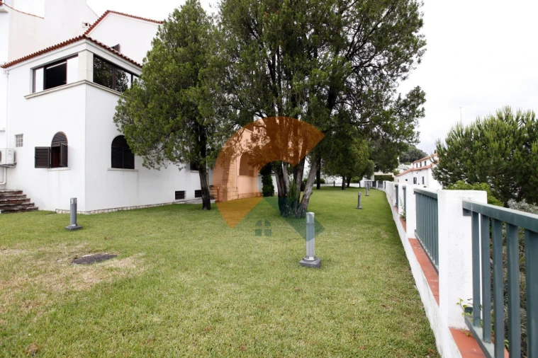 Moradia T9 para Venda em Sé Nova, Santa Cruz, Almedina e São Bartolomeu Foto 3