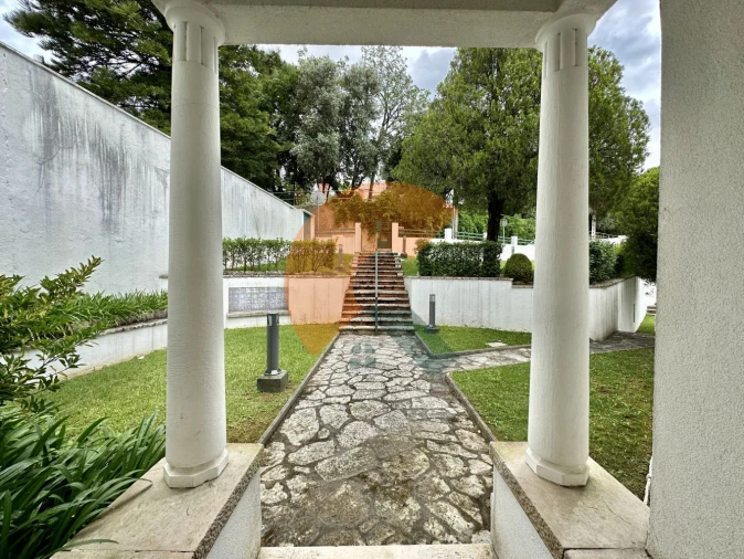 Moradia T9 para Venda em Sé Nova, Santa Cruz, Almedina e São Bartolomeu Foto 5