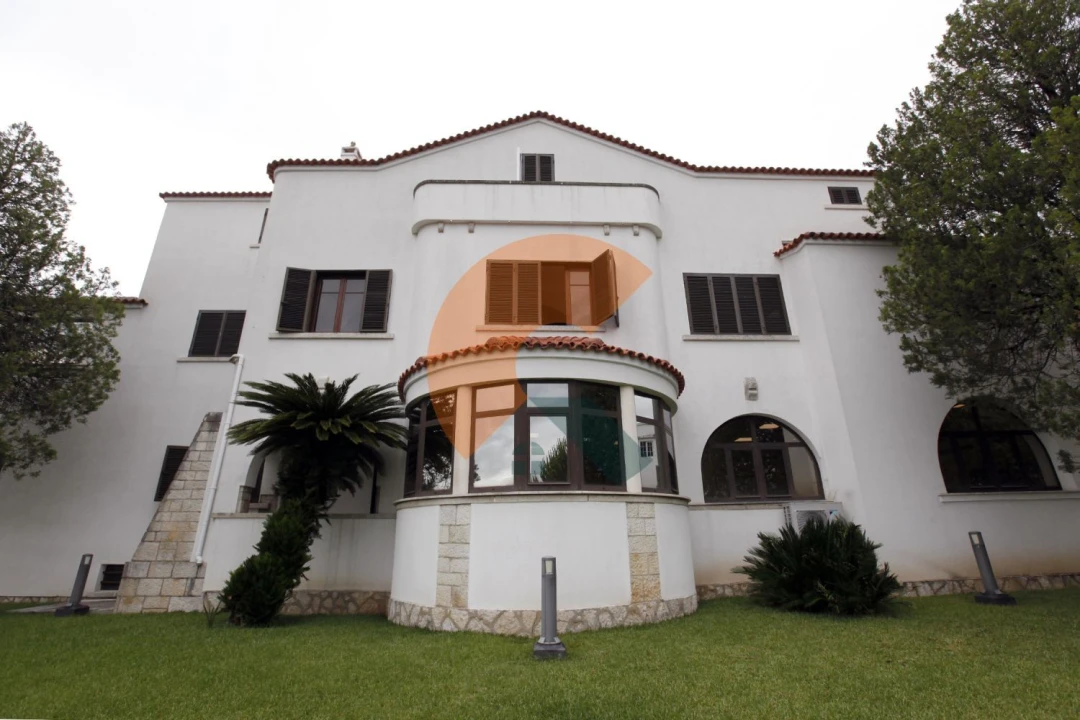 Moradia T9 para Venda em Sé Nova, Santa Cruz, Almedina e São Bartolomeu Foto 1