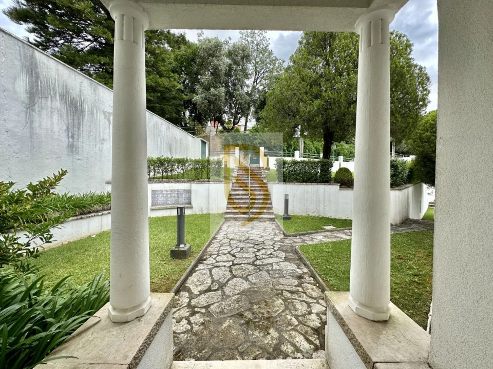 Moradia T9 para Venda em Sé Nova, Santa Cruz, Almedina e São Bartolomeu Foto 5