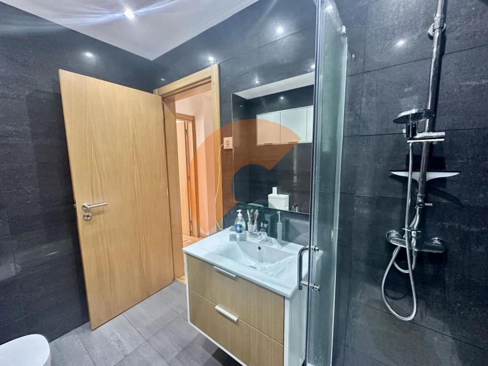 Apartamento T4 para Venda em Sé Nova, Santa Cruz, Almedina e São Bartolomeu Foto 11