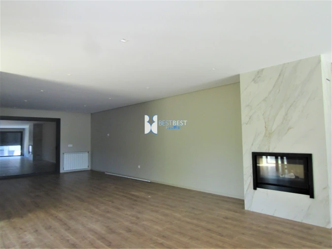 Moradia T4 para Venda em Ribeirão Foto 4