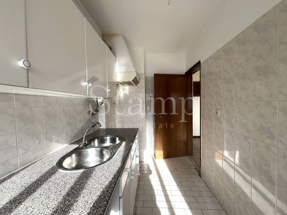 Apartamento T1 para Venda em Loures Foto 6