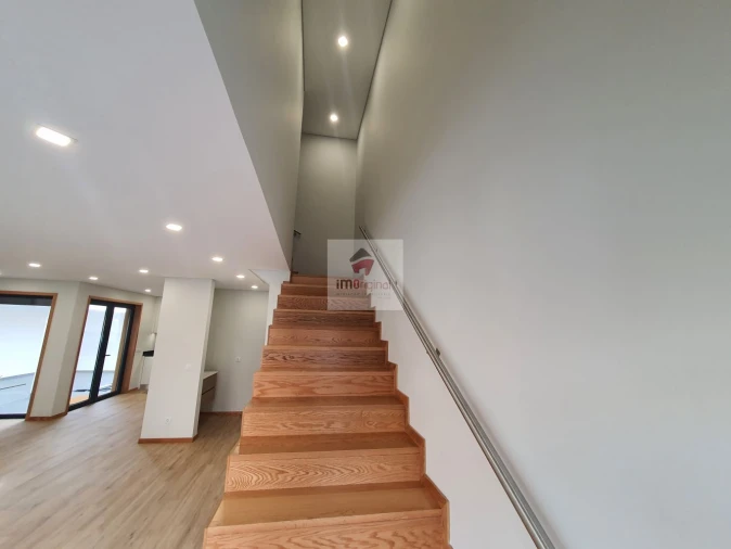 Moradia T3 para Venda em Madalena Foto 15