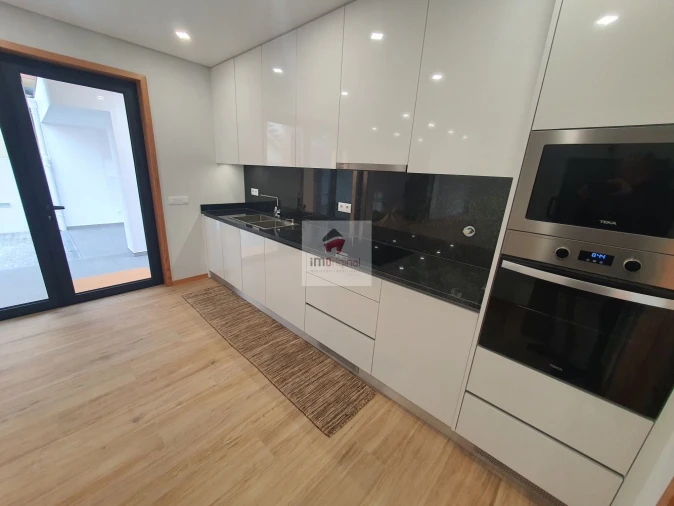 Moradia T3 para Venda em Madalena Foto 9