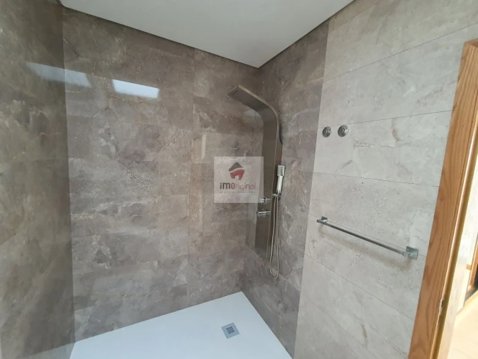 Moradia T3 para Venda em Madalena Foto 20