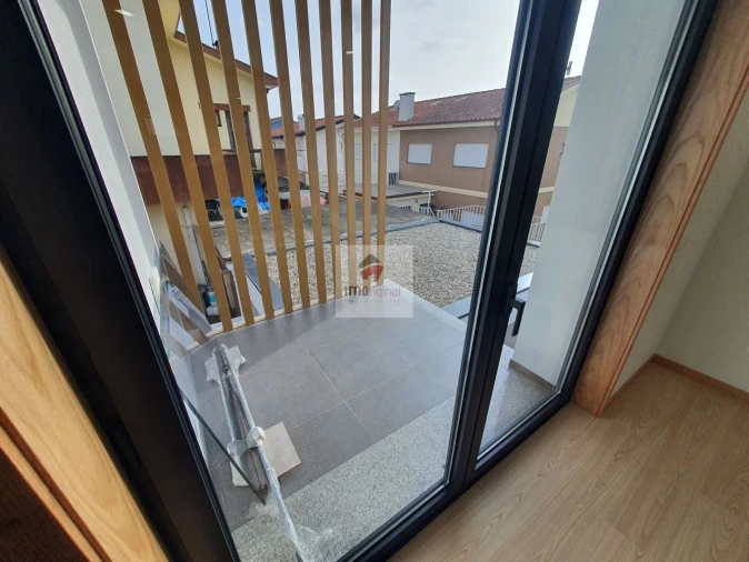 Moradia T3 para Venda em Madalena Foto 18