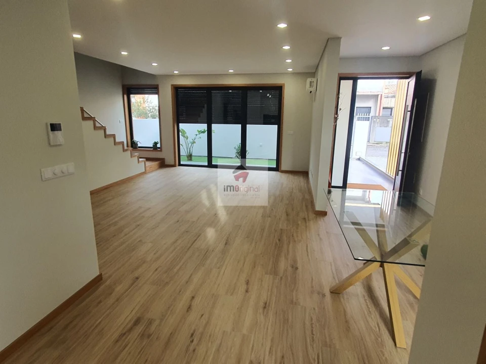 Moradia T3 para Venda em Madalena Foto 7