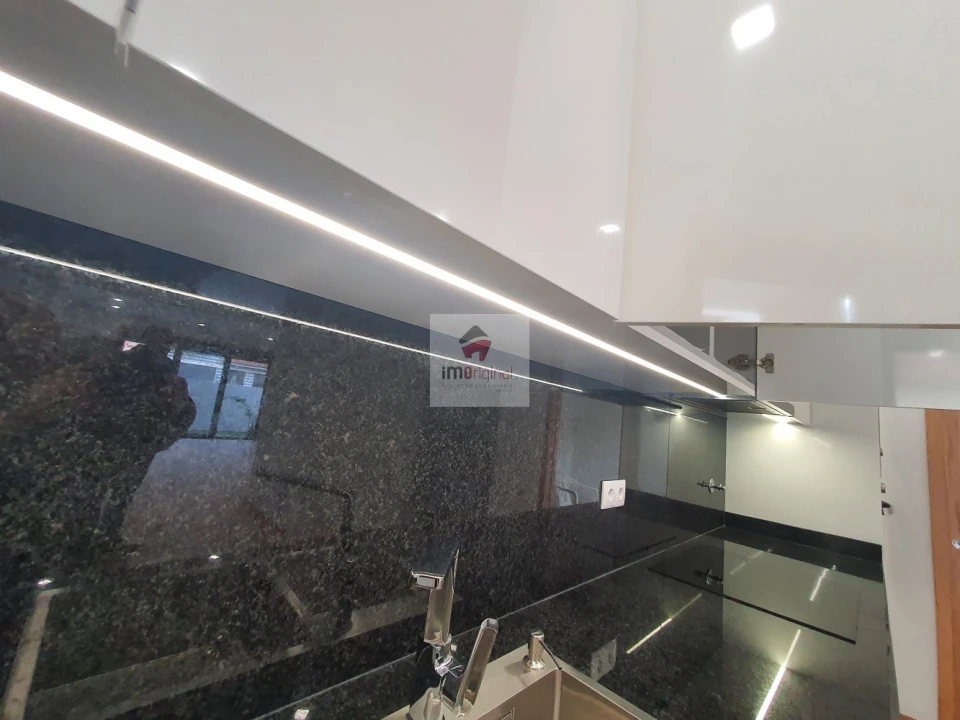 Moradia T3 para Venda em Madalena Foto 11