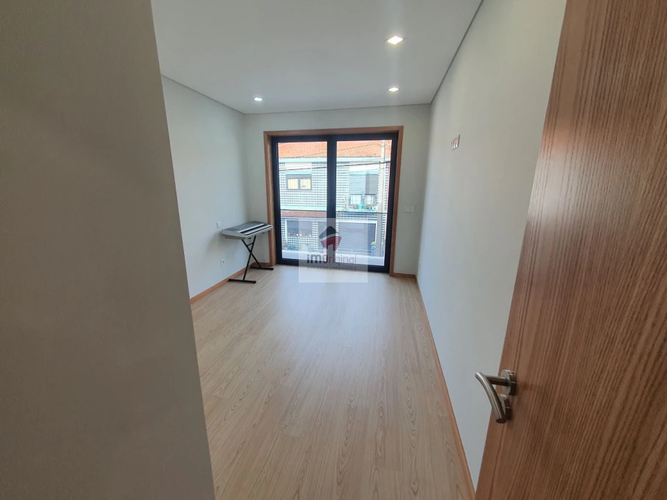 Moradia T3 para Venda em Madalena Foto 21